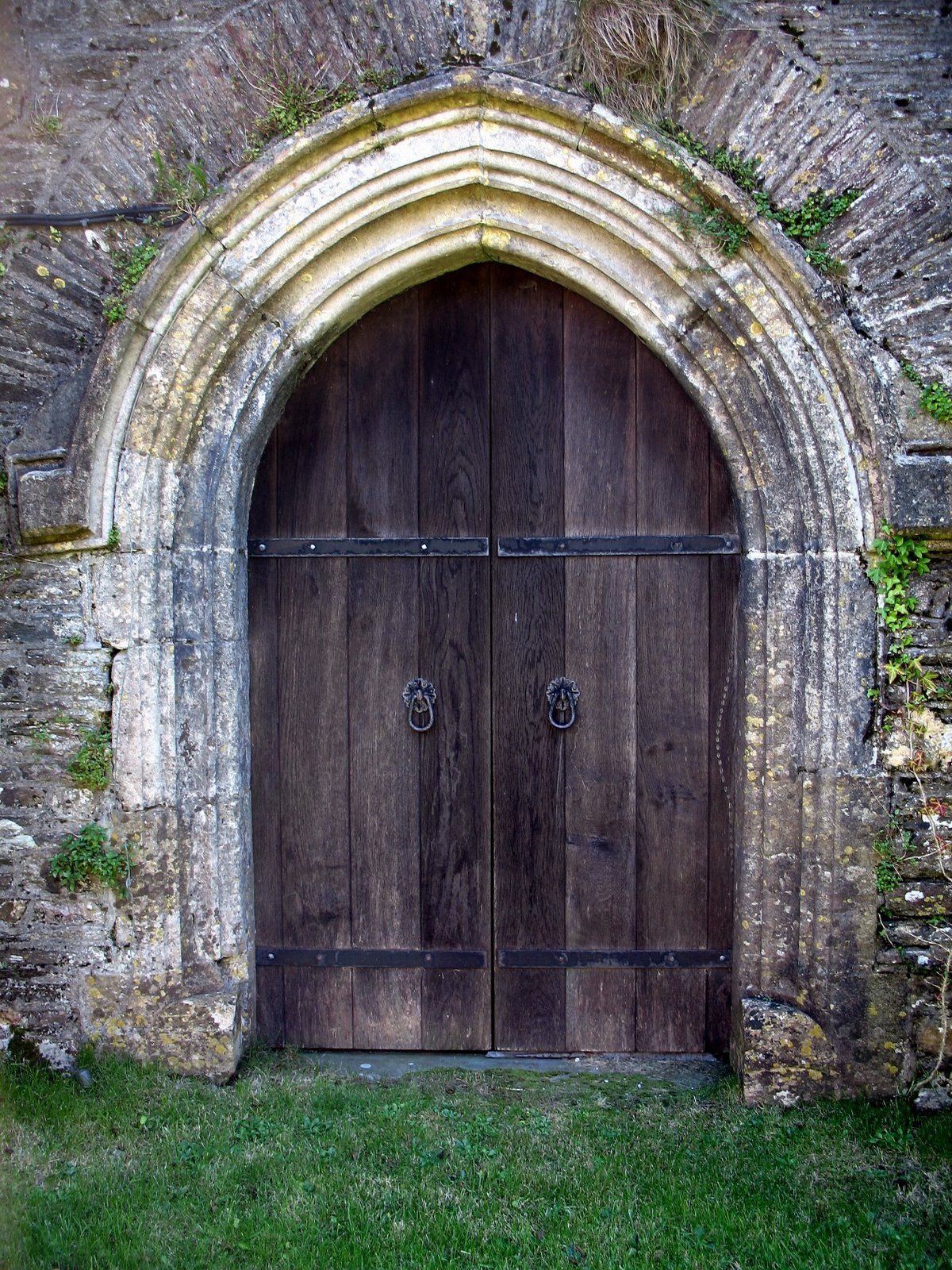 Средневековые двери