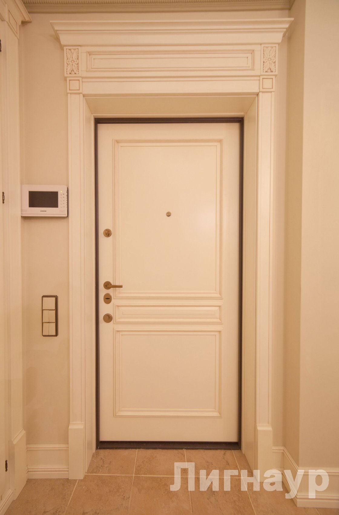 Обрамление дверного проема входной двери