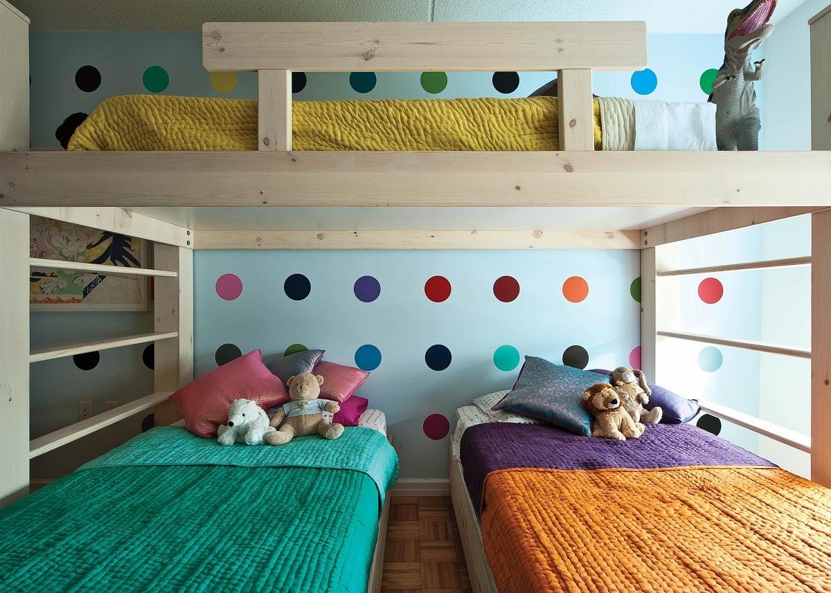 Дизайн для детской комнаты для четверых детей