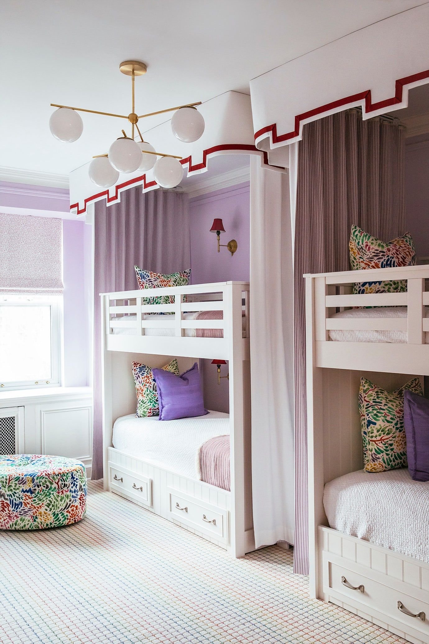 Красивые комнаты на двоих. Двух итажная кровать для девочек. Детские двухъярусные кровати. Интерьер детской для девочки. Комната для девочек с двухъярусной кроватью.
