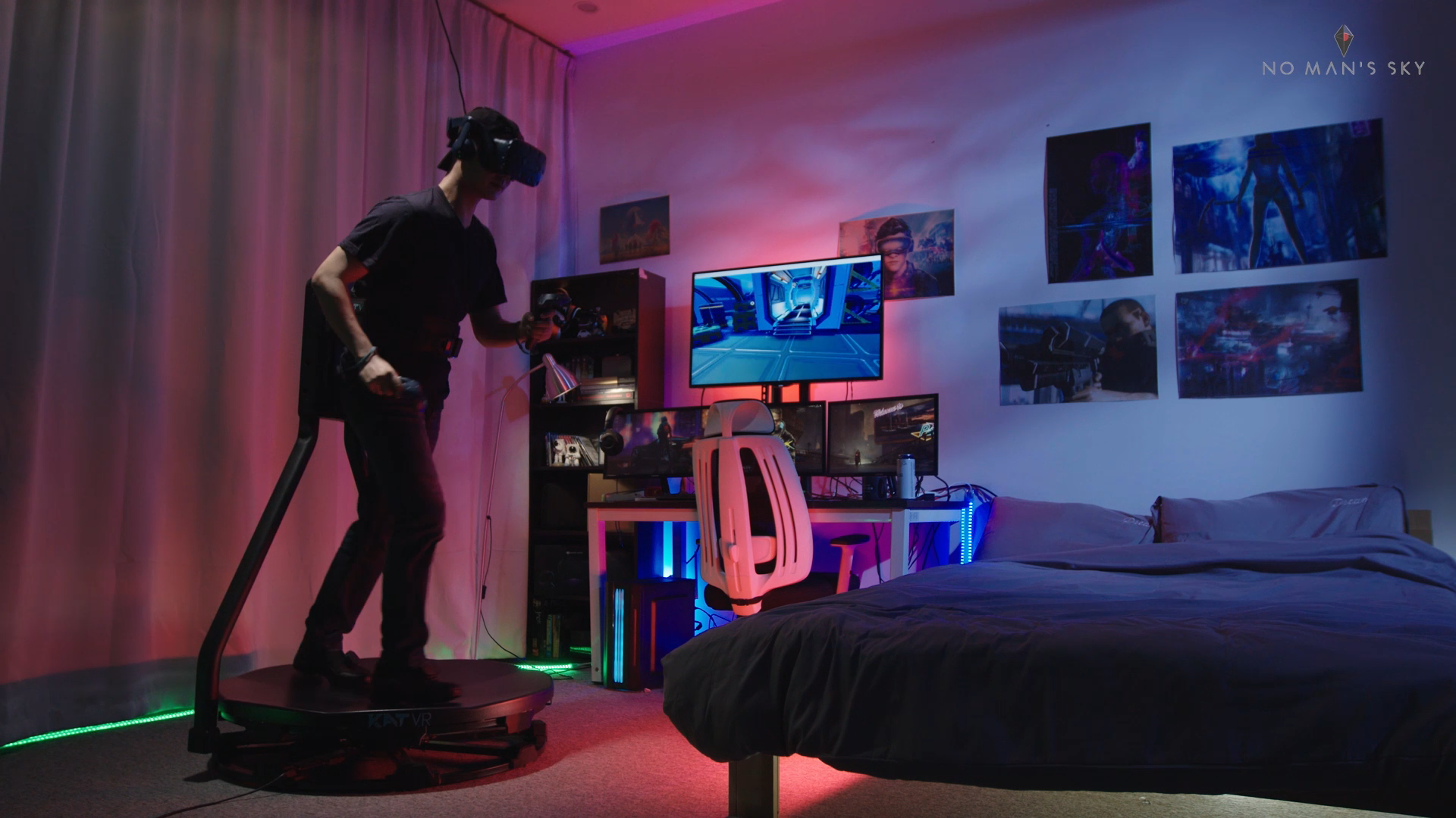 Kat walk c VR Treadmill. Kat VR платформа для виртуальной. Беговая дорожка для VR. Комната виртуальной реальности.