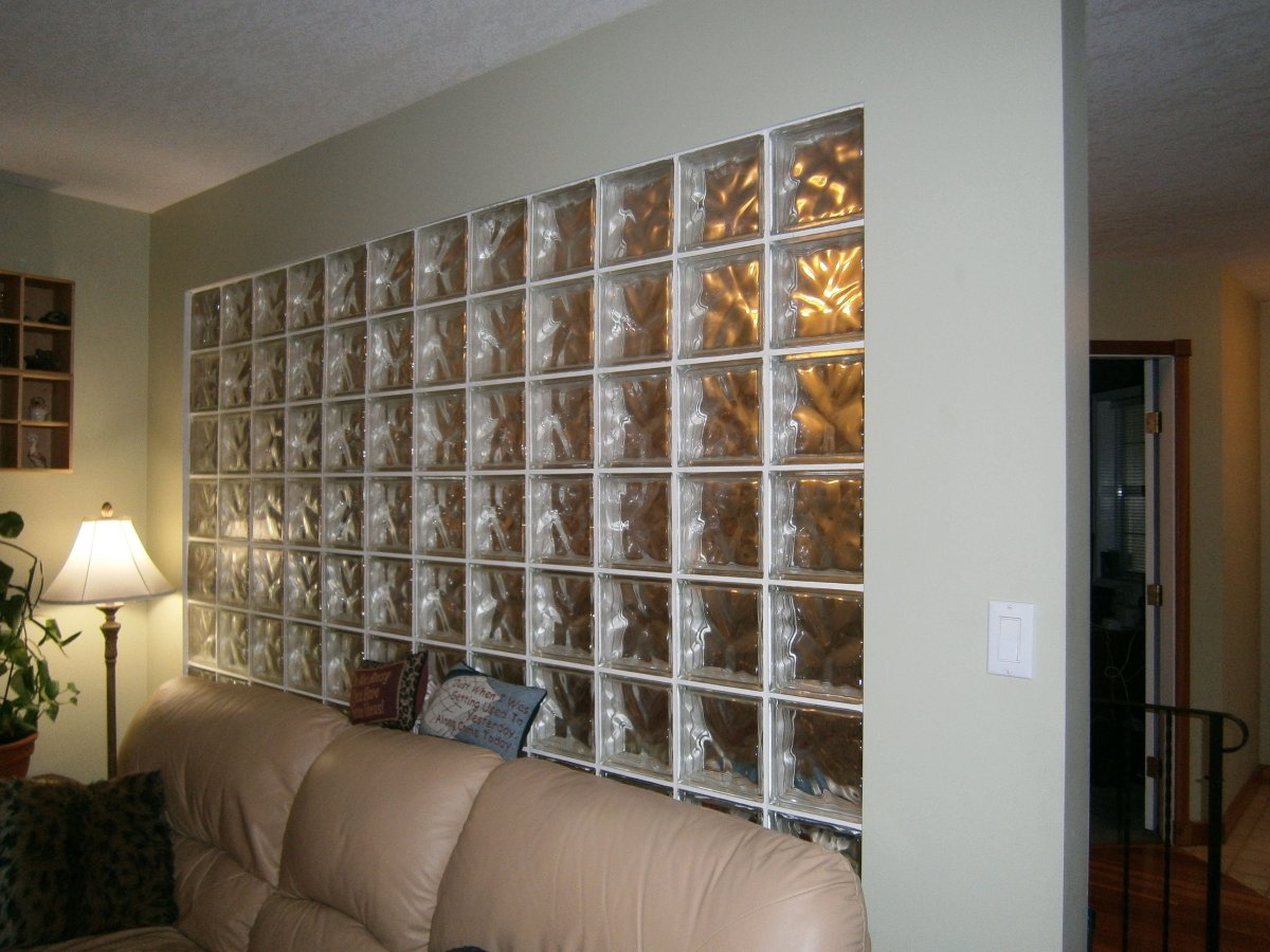 Стена из стеклоблоков