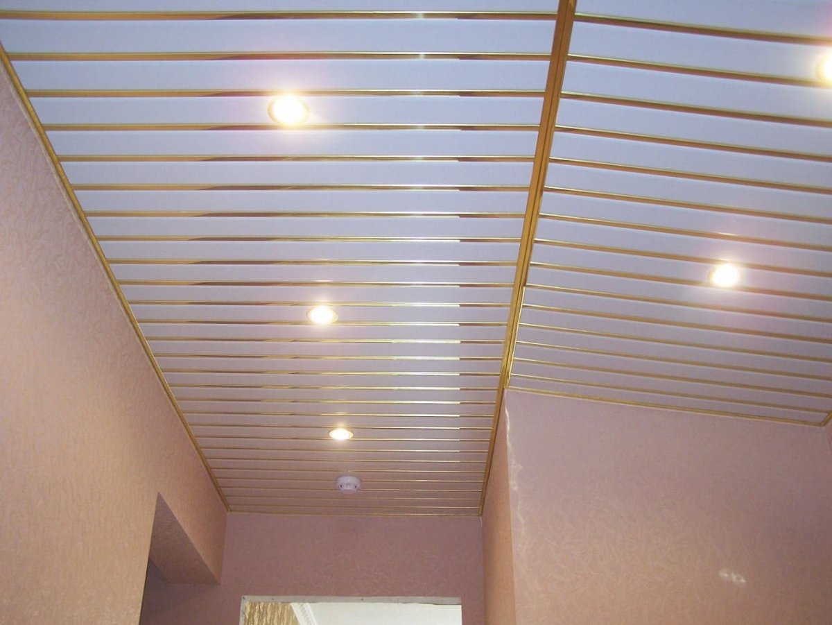 Подвесной потолок алюминиевый реечный