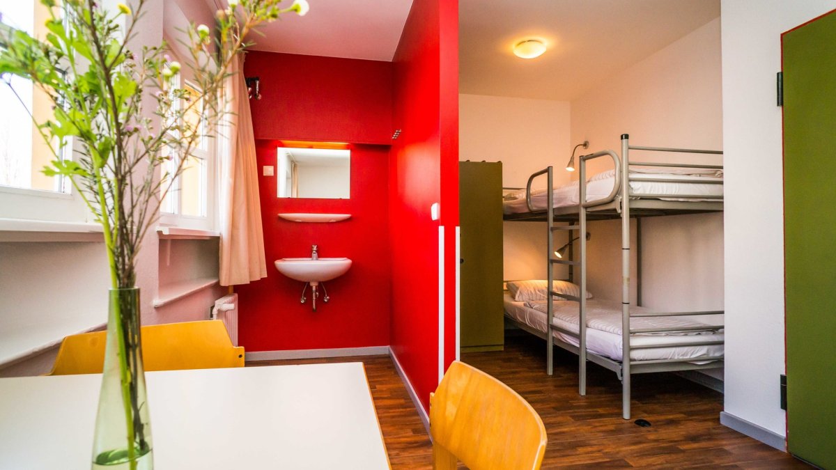 Купить дешевую комнату в общежитии. Хостел Саларьево. Комната в общежитии. Красивый хостел. Хостел комната.