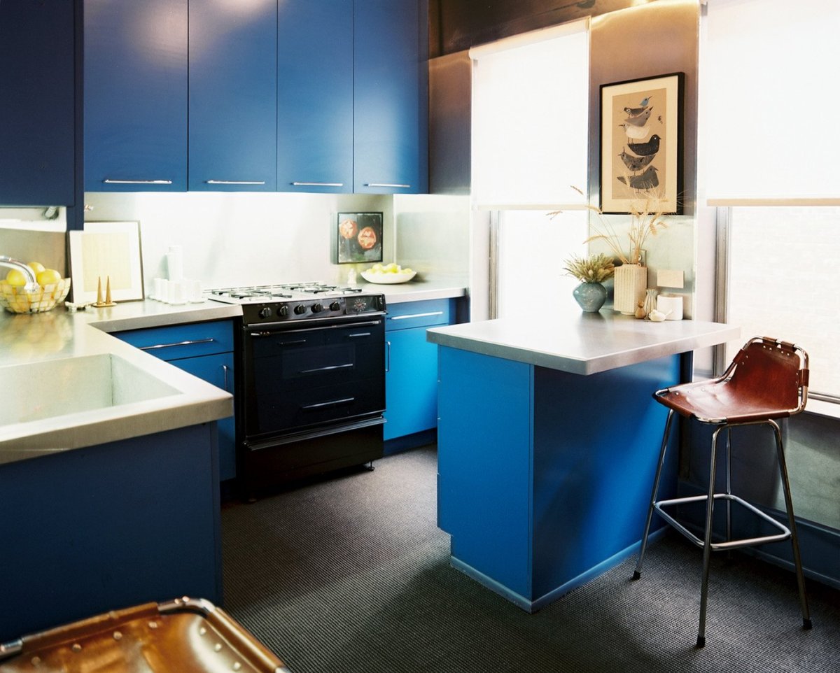Синяя матовая кухня