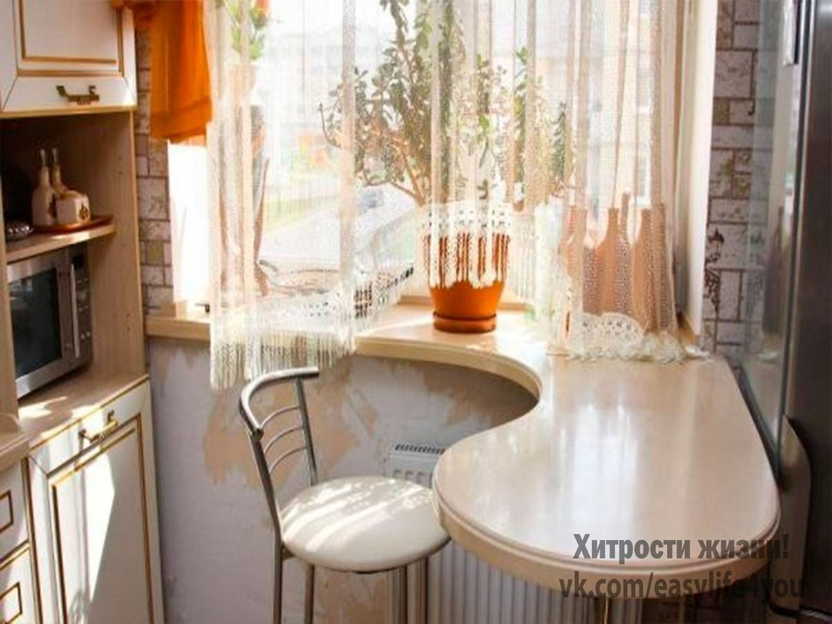 Стол подоконник на кухне