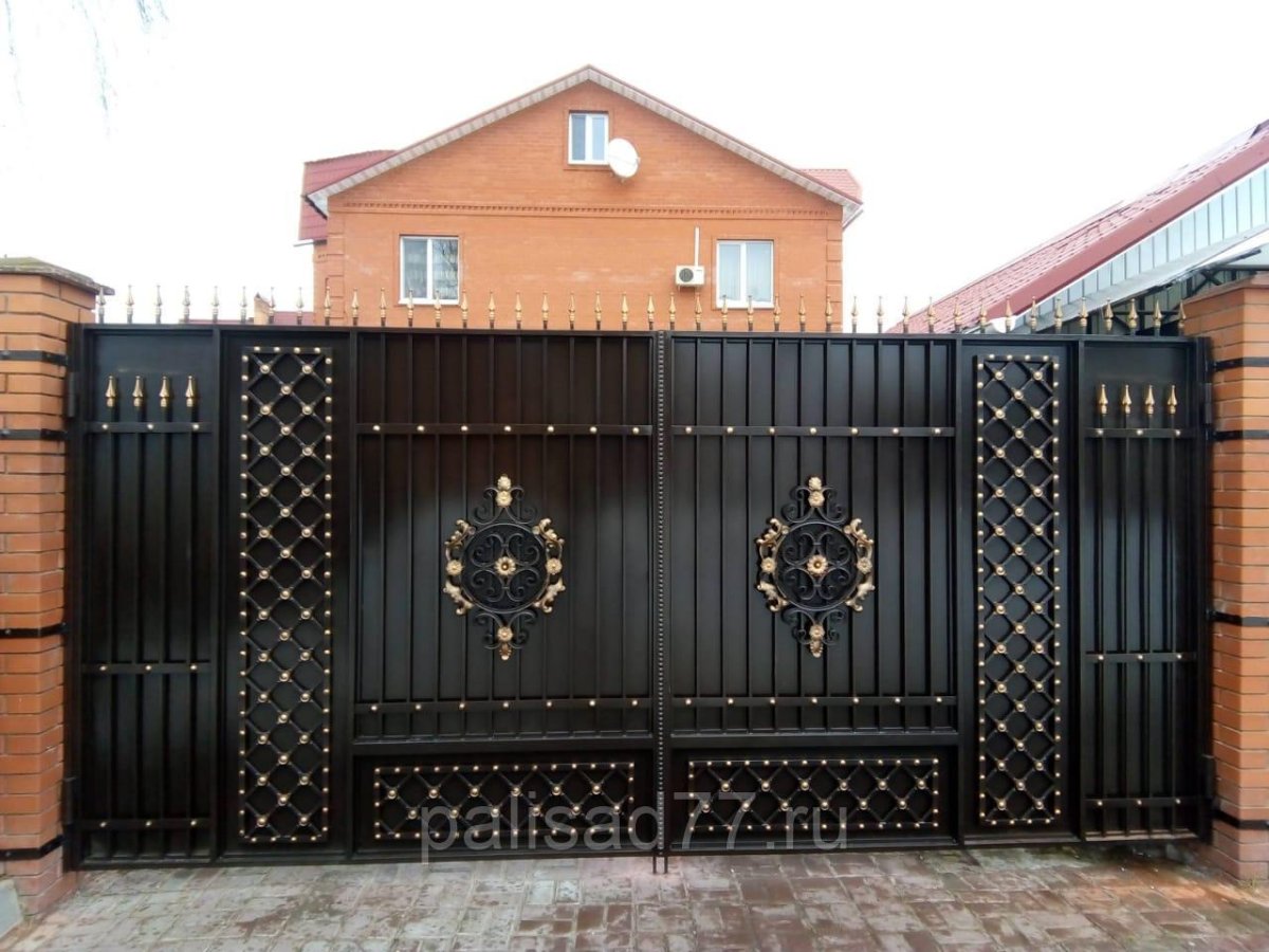Ворота с калиткой для частного дома