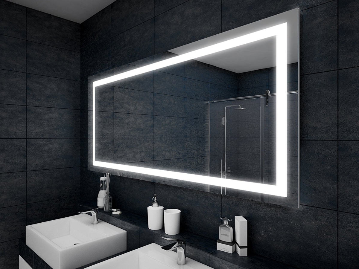 Большое зеркало с подсветкой в ванную