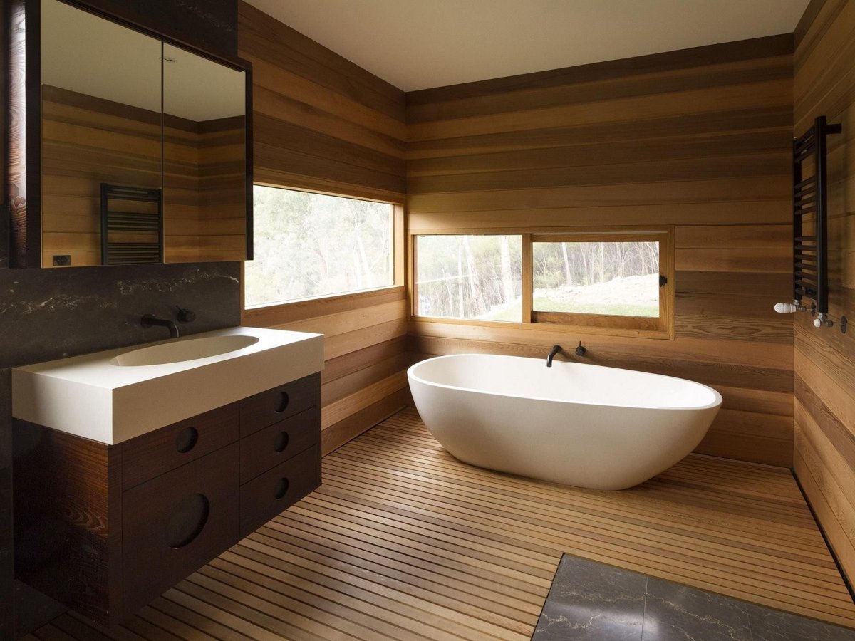 Деревянная плитка в ванной