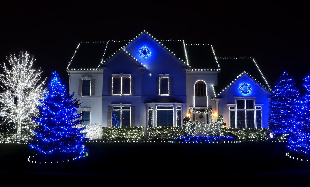 Новогодний домик с подсветкой