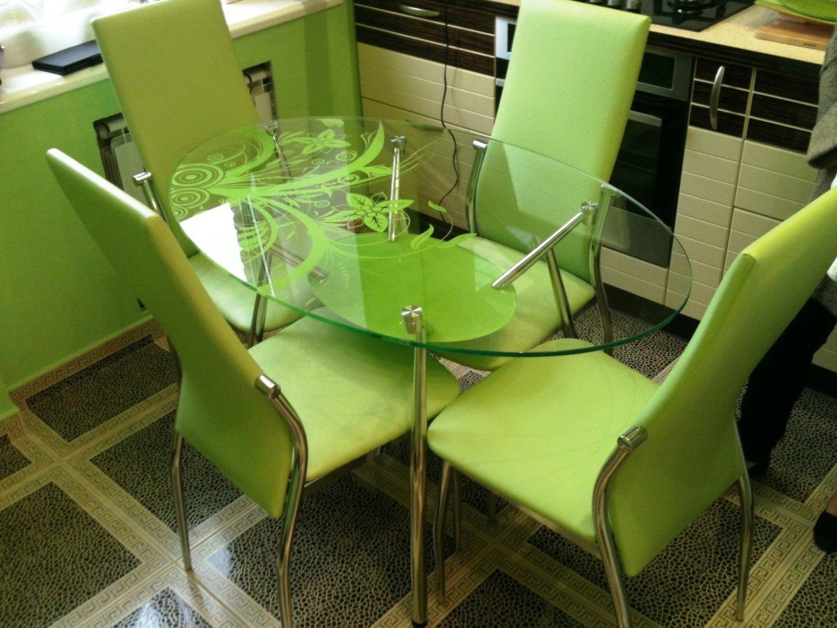 Мягкие зеленые стулья для кухни
