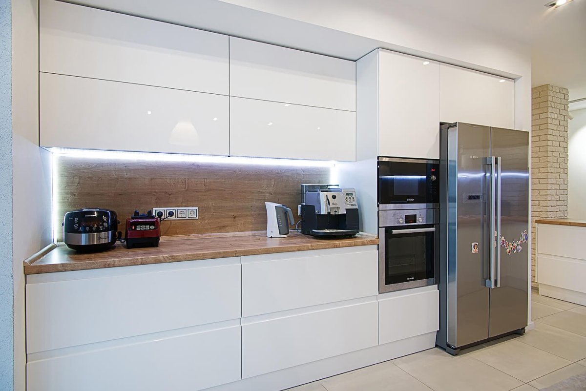 Кухни со встроенным холодильником