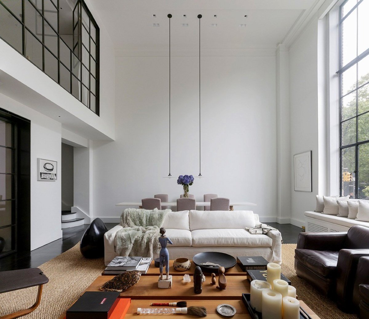 Дизайн комнаты с высокими потолками