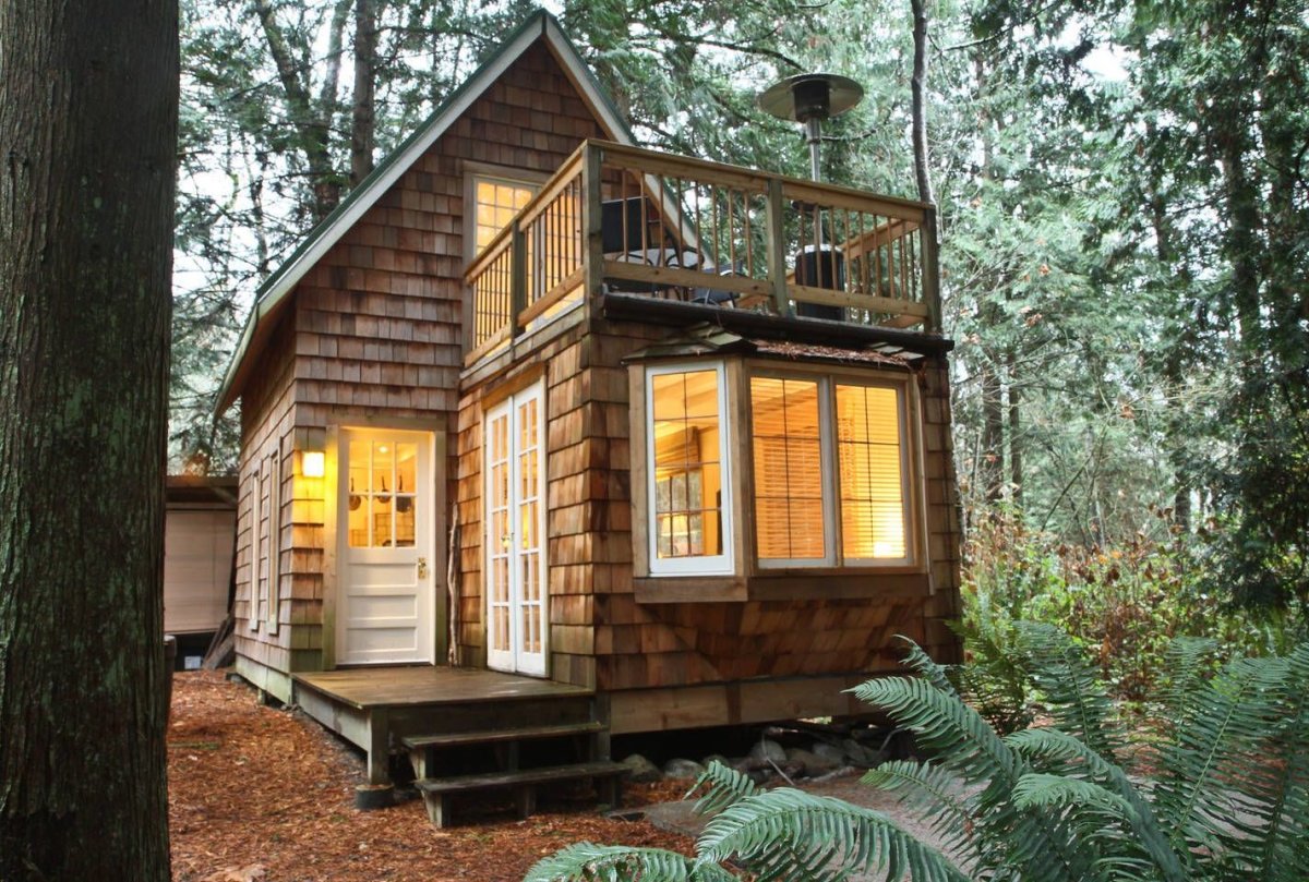 Маленький домик в лесу
