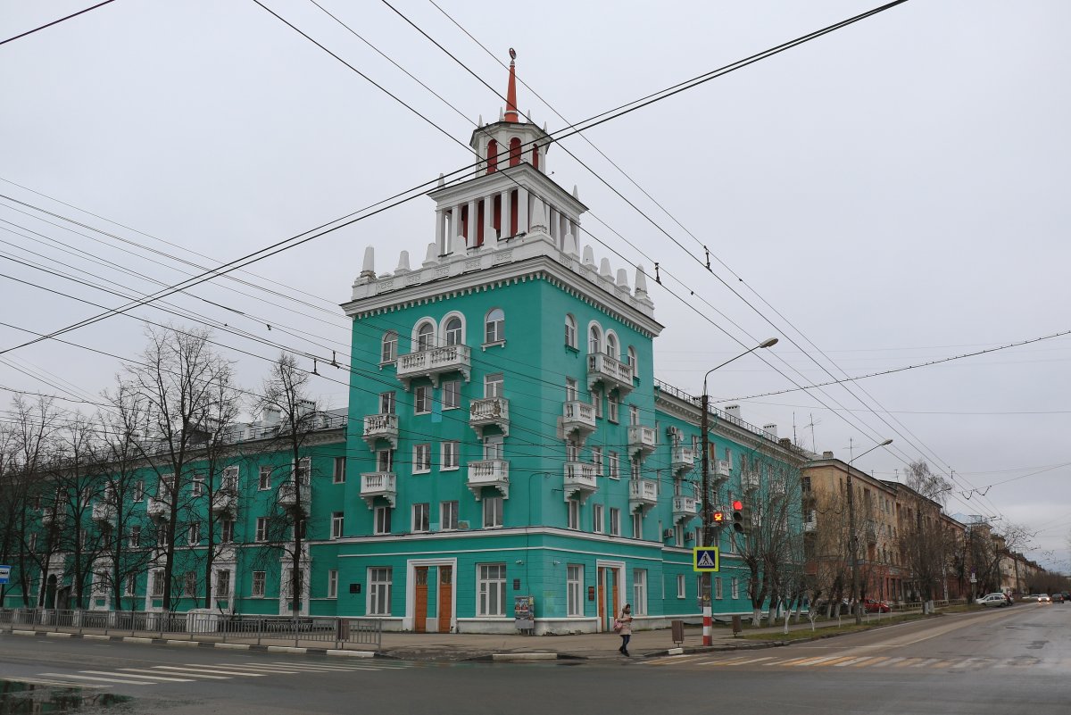 Дом со шпилем луганск
