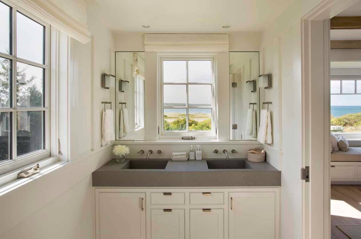 Окно между ванной и кухней дизайн