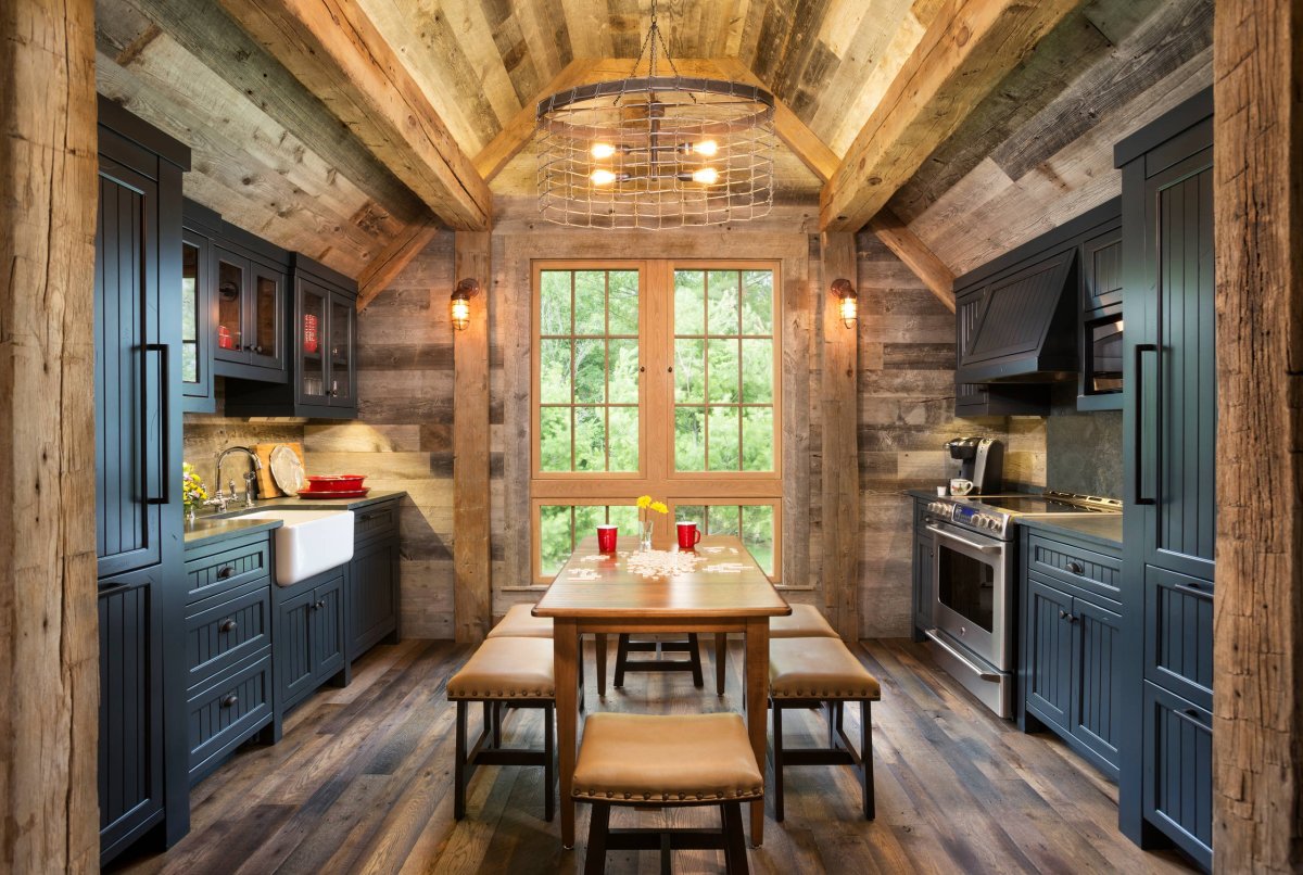Кухня гостиная в деревянном доме