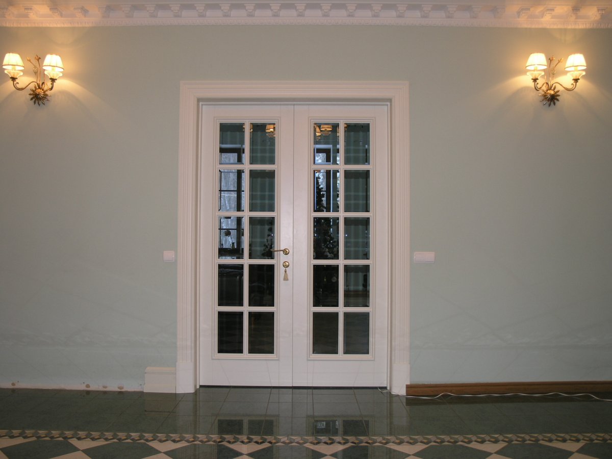 Двери межкомнатные двухстворчатые распашные со стеклом