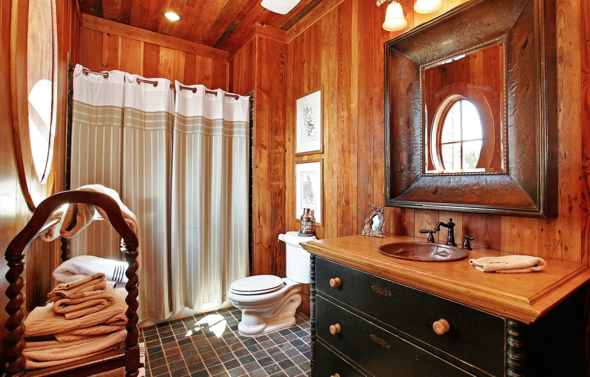 Деревянная мебель для ванной