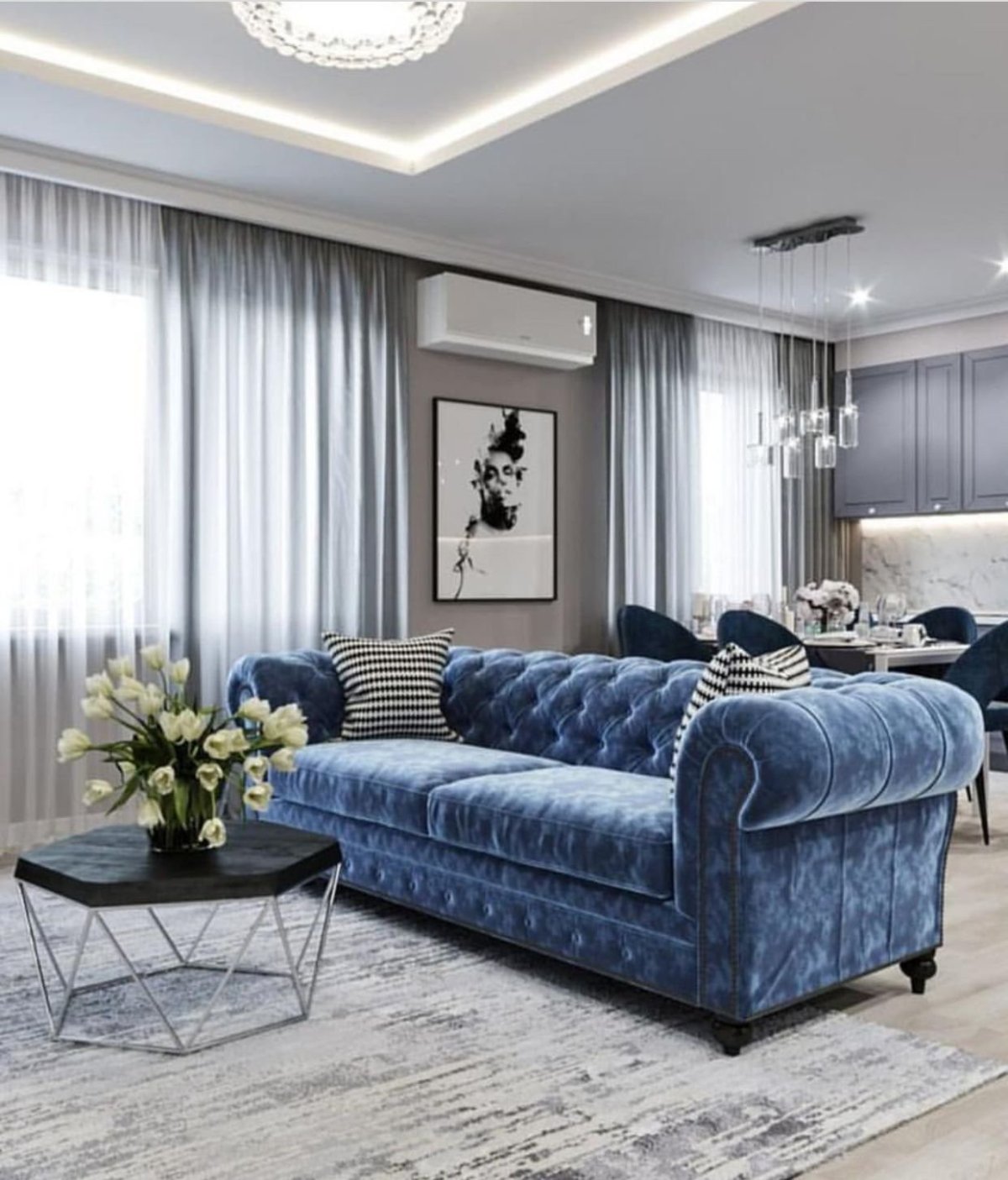 Интерьер гостиной с синим диваном