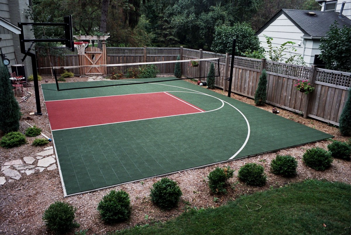 Баскетбольная площадка на даче