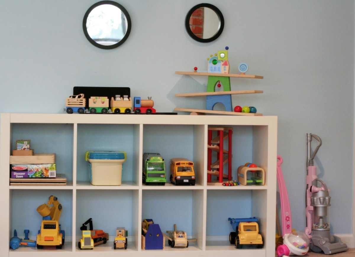 Полки для игрушек в детскую комнату