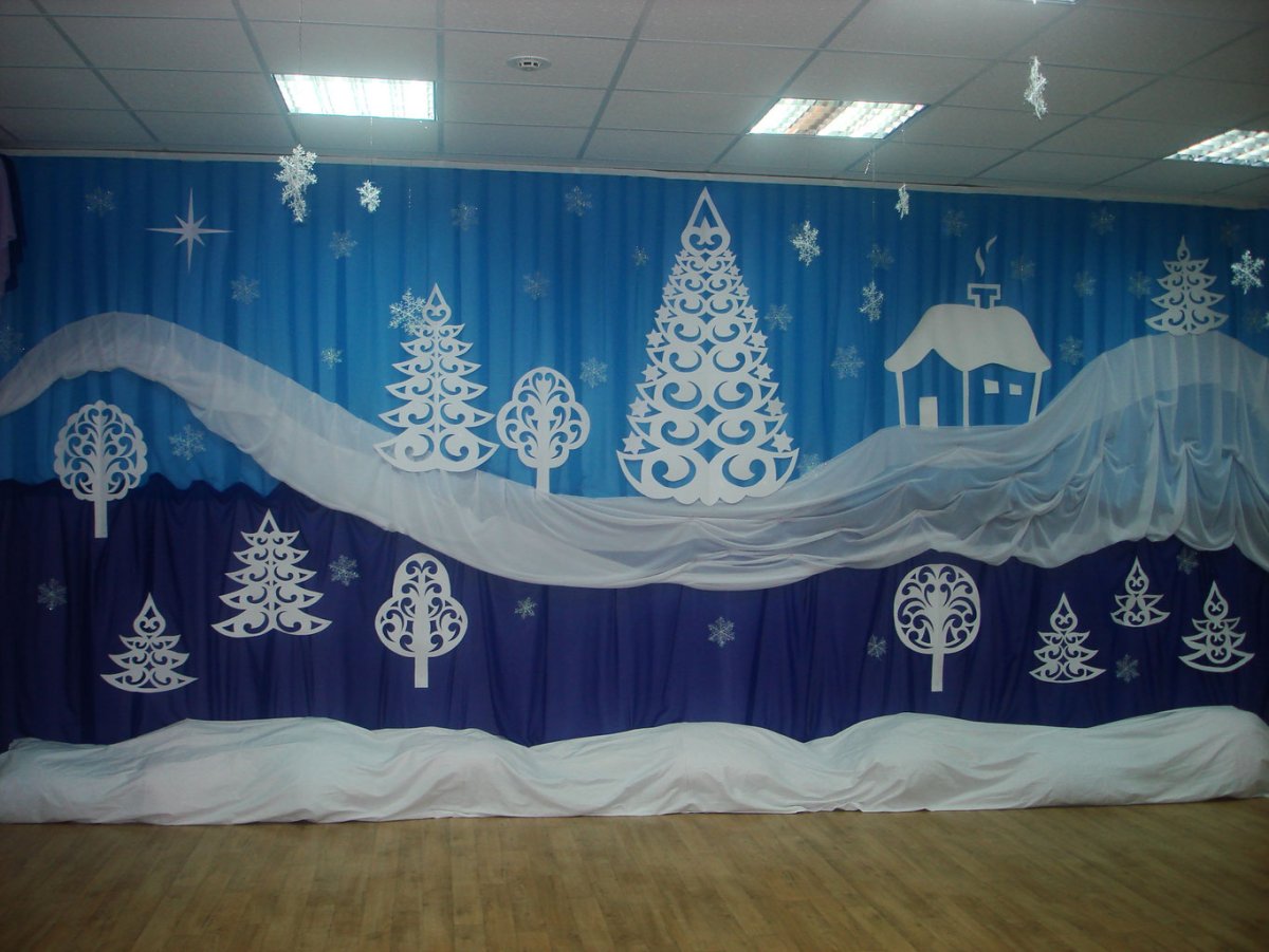 Новогоднее оформление зала в детском саду