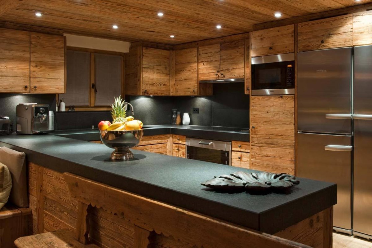 Современная деревянная кухня