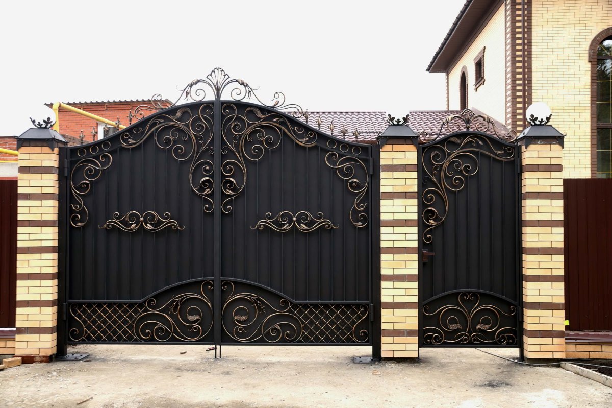 Железные ворота для дома