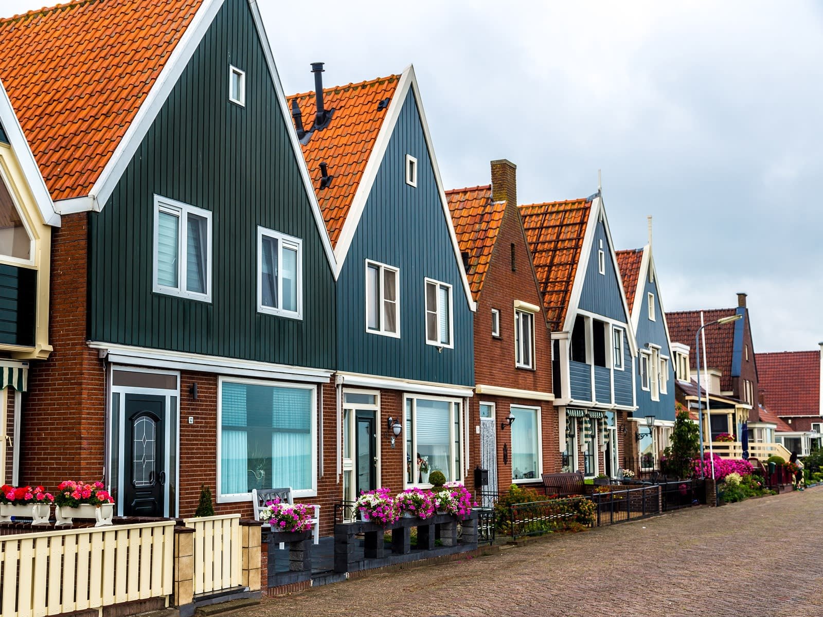 Голландский дом отзывы. Голландия Теллеген дом. Окна в голландском стиле. Голландские домики. Традиционный голландский дом.