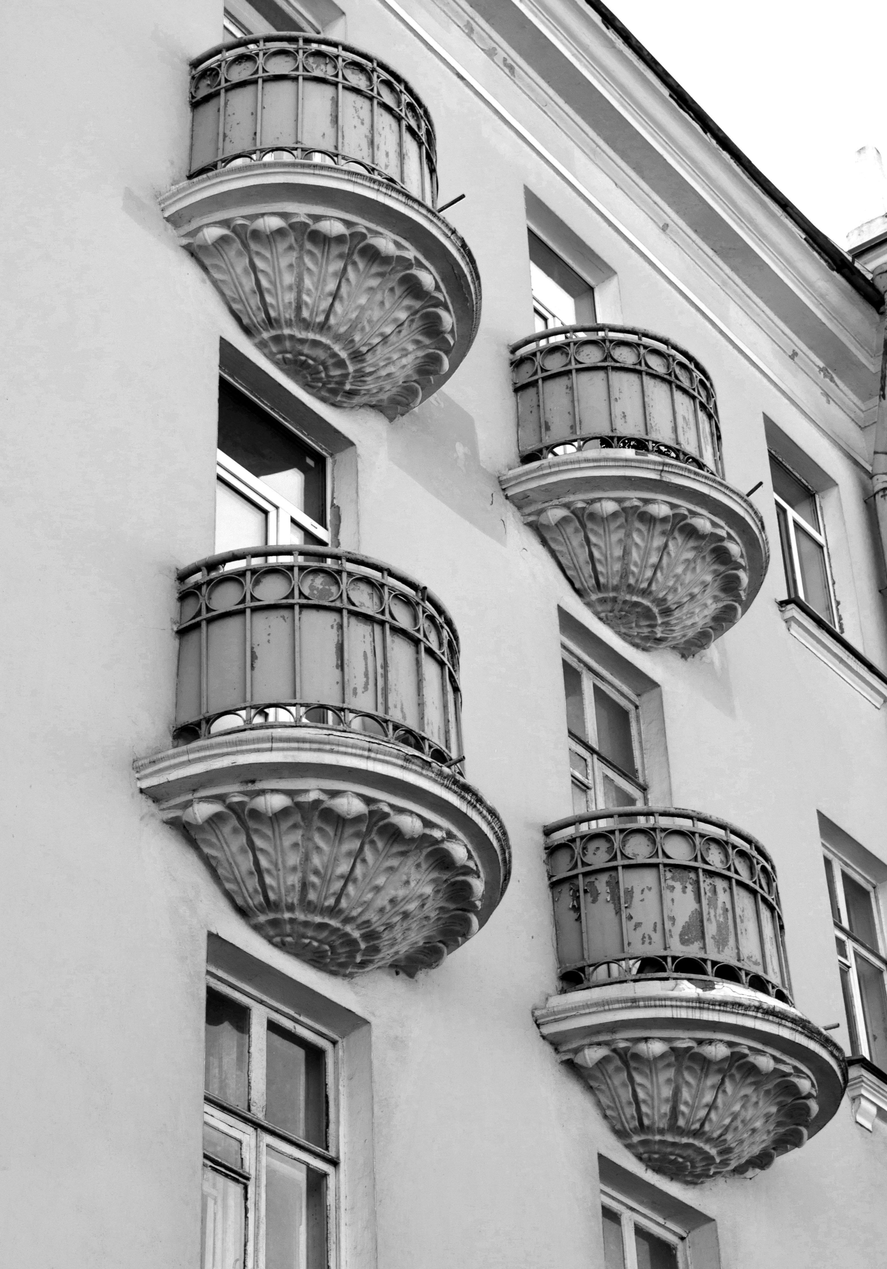 Балкон гомель. Круглый балкон. Балкон в архитектуре. Лоджия в архитектуре. Архитектурный балкончик.