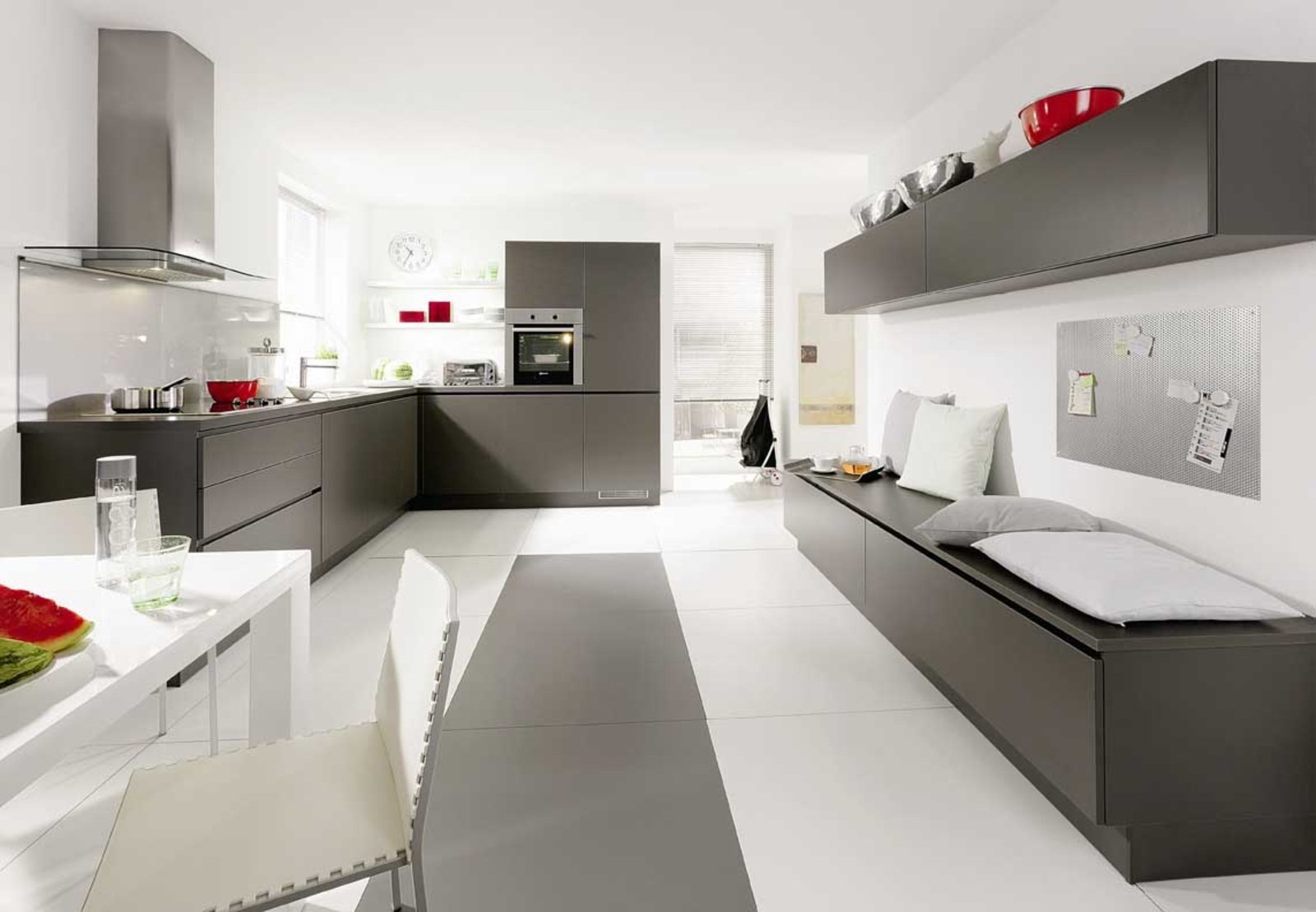 Cuisine. Кухня в стиле Hi-Tech. Стиль Хай-тек в интерьере кухни. Кухни бело серые в современном стиле. Кухня в бело сером цвете.