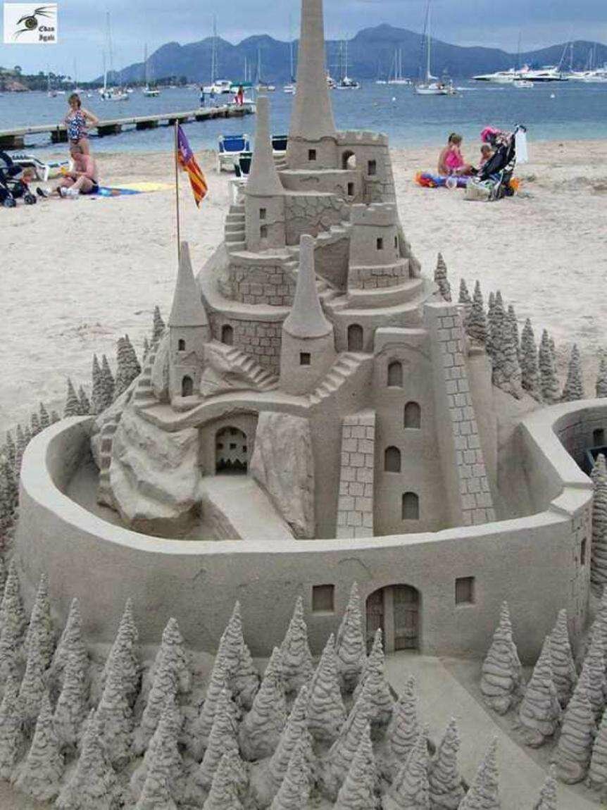 Sandcastle picture. Песочный замок лакорн2005. Замок из песка (2021) | the Sand Castle. Замок из песка на пляже. Красивый песочный замок.