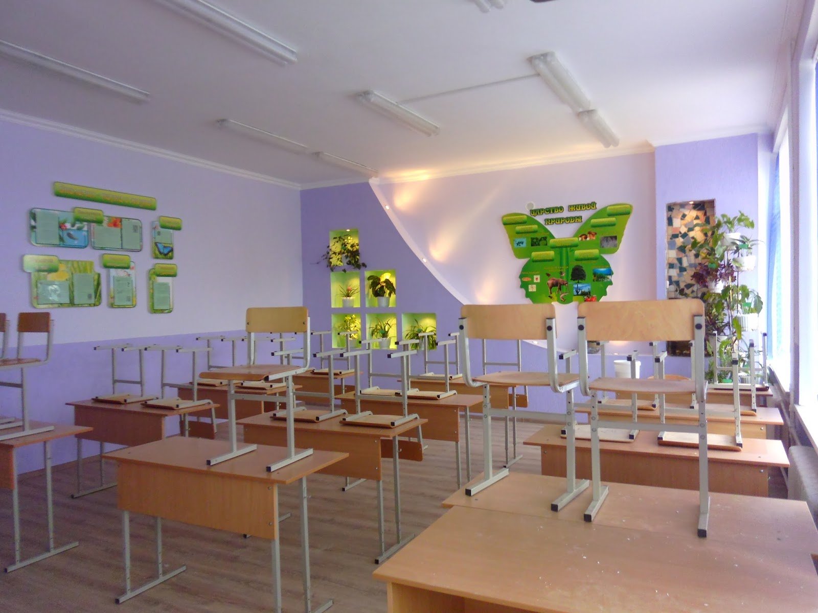 Интерьер классной комнаты в школе начальной
