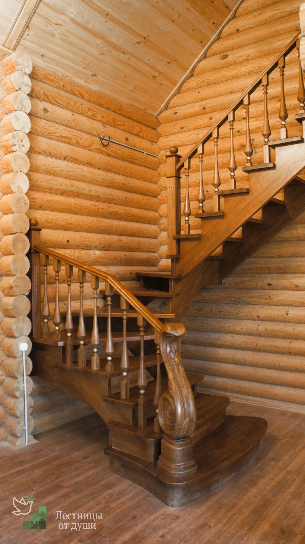 Лестница на второй деревянная