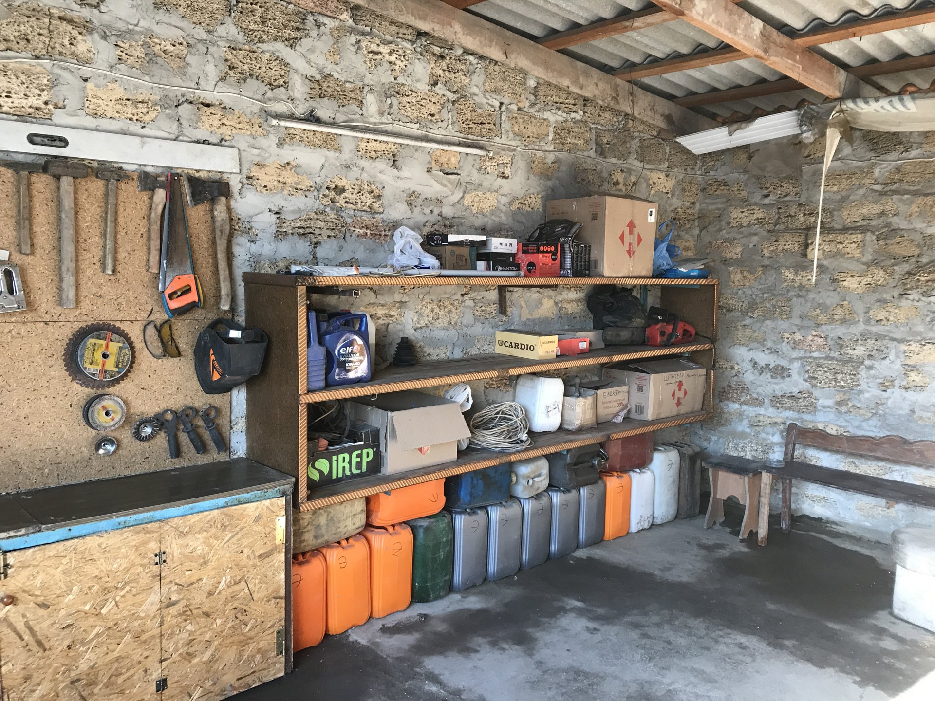 Обустройство гаража внутри своими руками - 65 фото