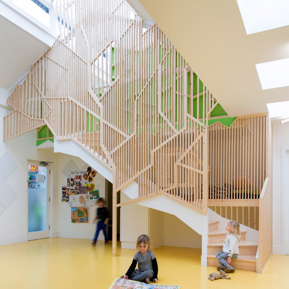 Лестница в школе дизайн