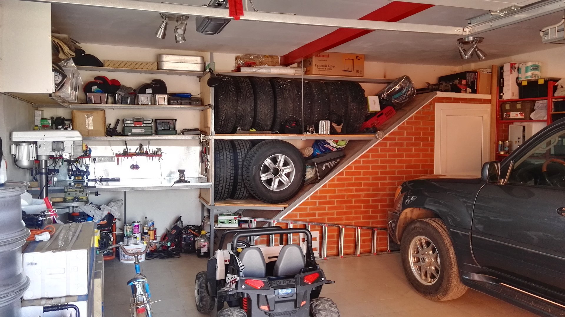 Drive garage