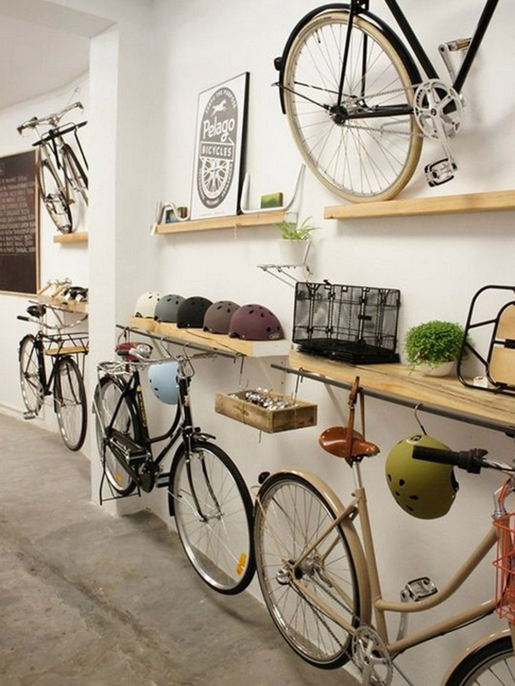Un rangement vélo ? Nous allons vous aider! 75 idées  Гараж для хранения  велосипедов, Хранение велосипеда, Велосипедная вешалка
