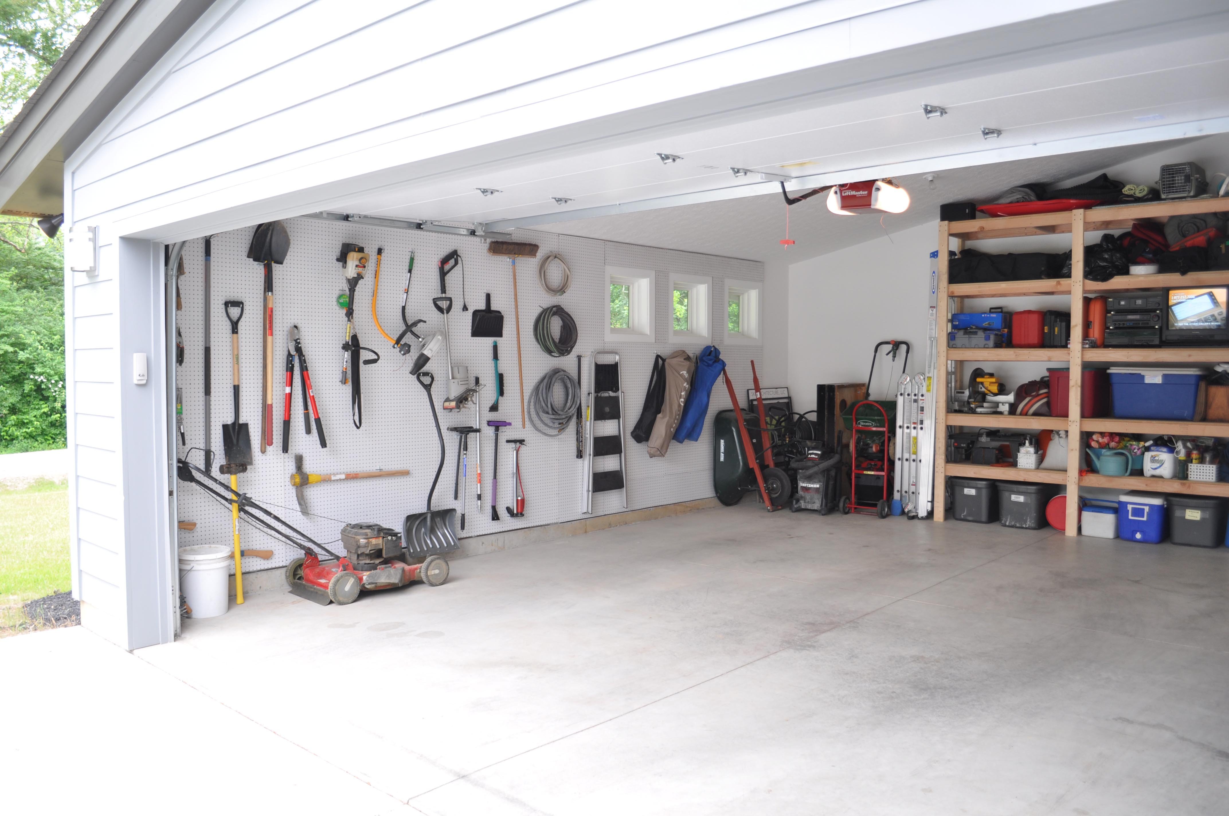 Реконструкция гаража. Интерьер гаража. Красивый гараж. Красивый интерьер гаража. Гараж внутри.