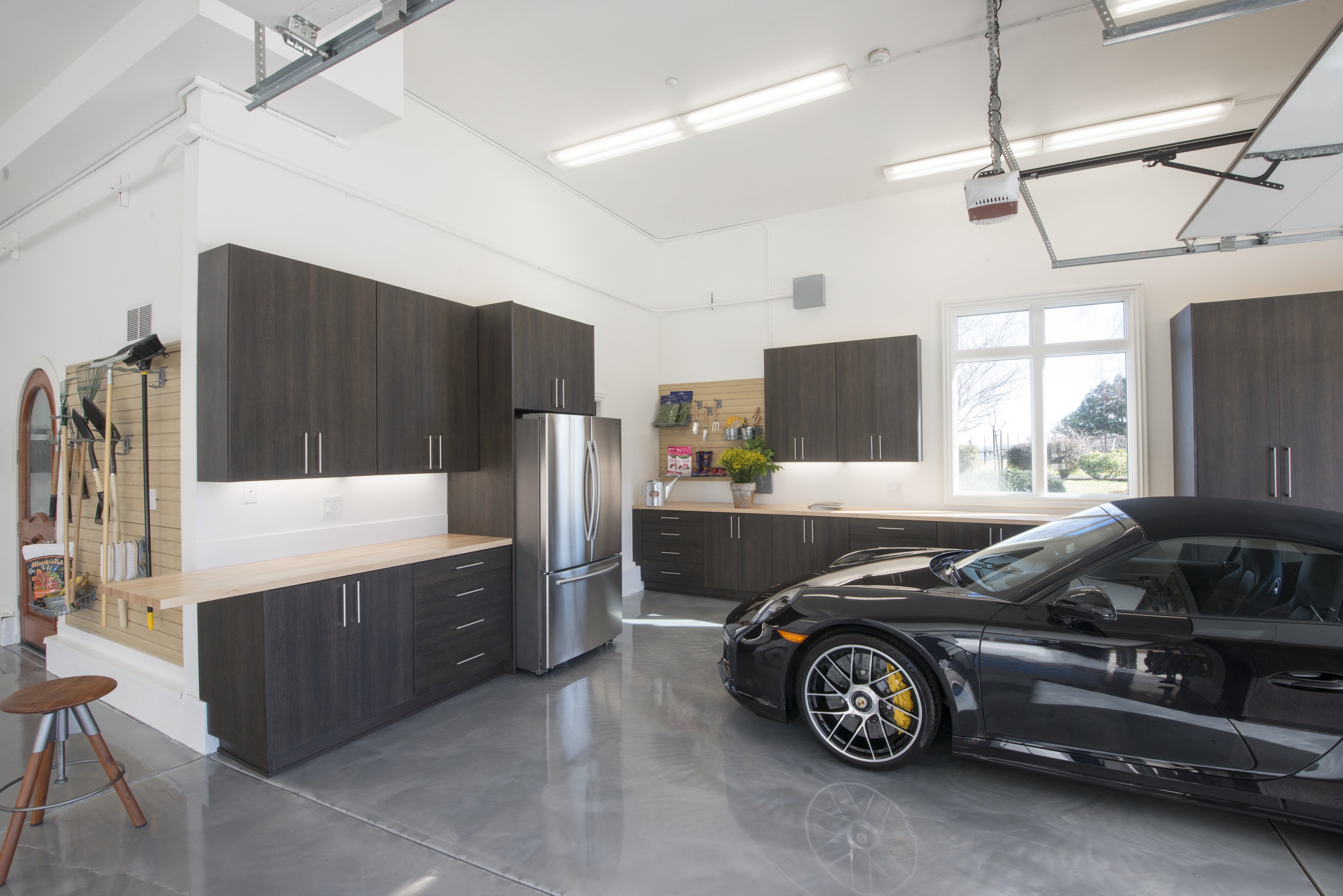Идеальный гараж. Стильный гараж. Дизайнерская отделка гаража. Красивый гараж. Современный гараж интерьер.