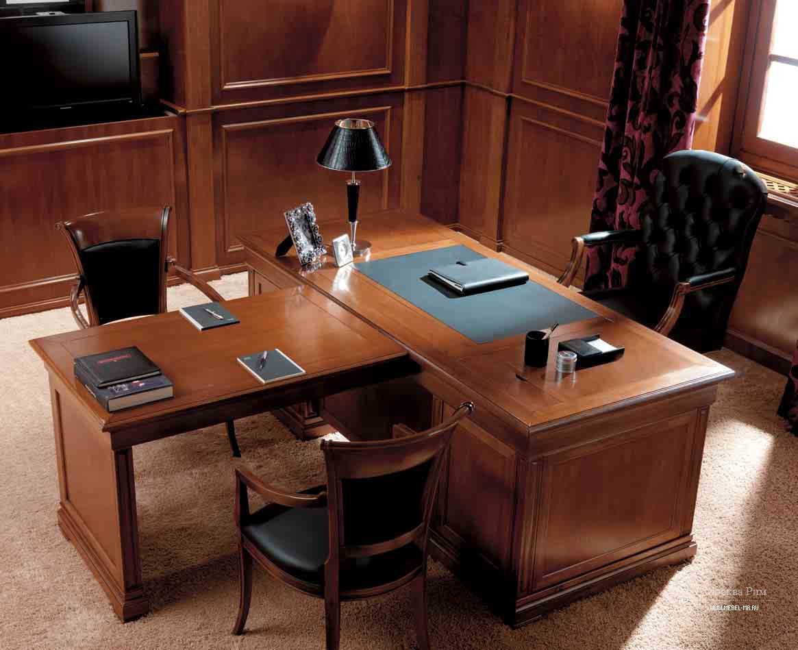 Письменный стол для кабинета классика