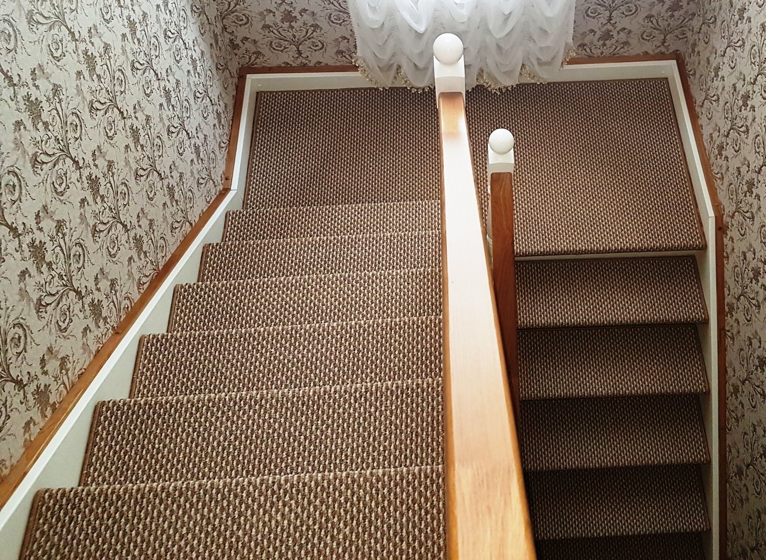 Самостоятельная отделка лестницы ковролином