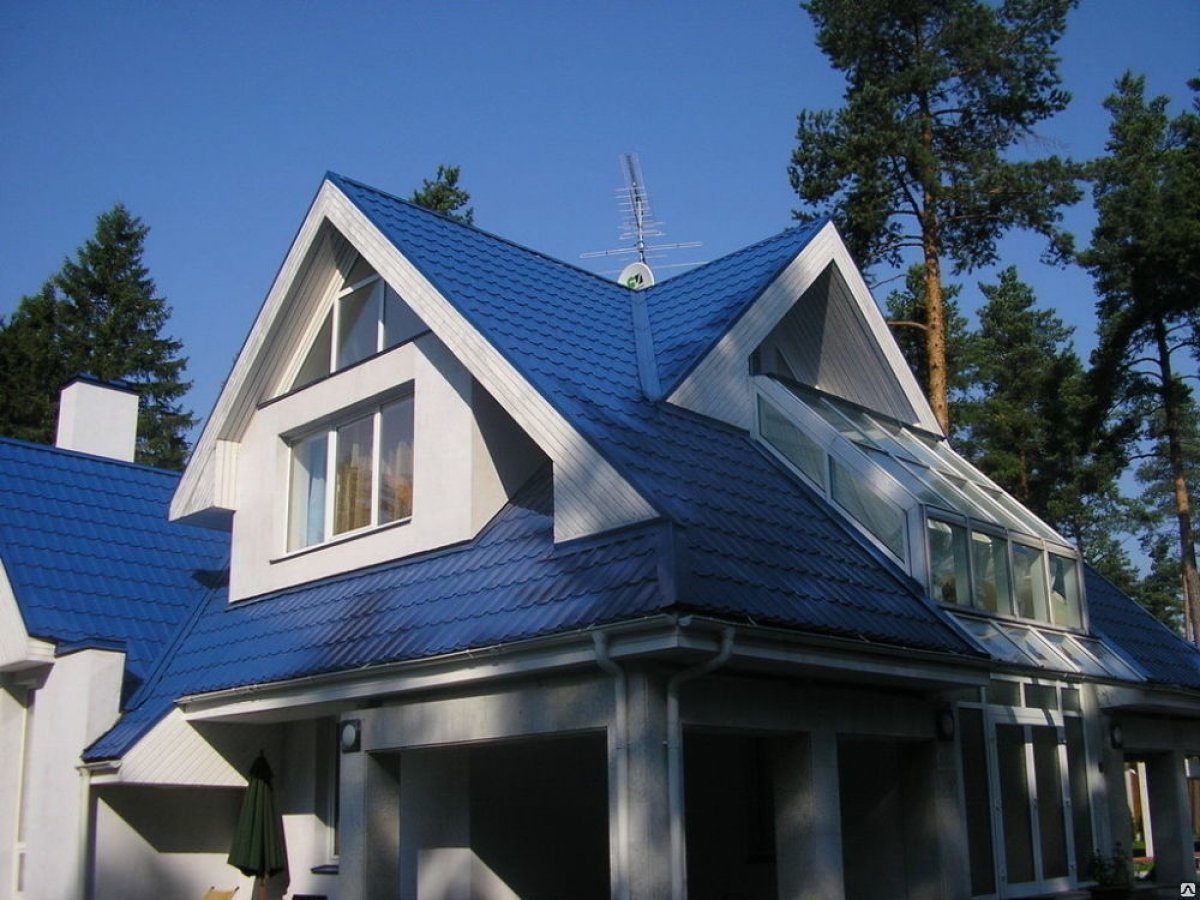 Дома с синей крышей