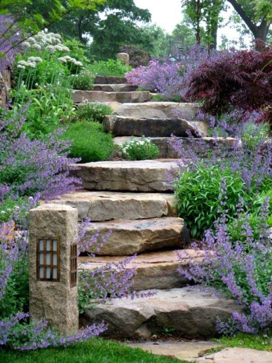Лестница в саду