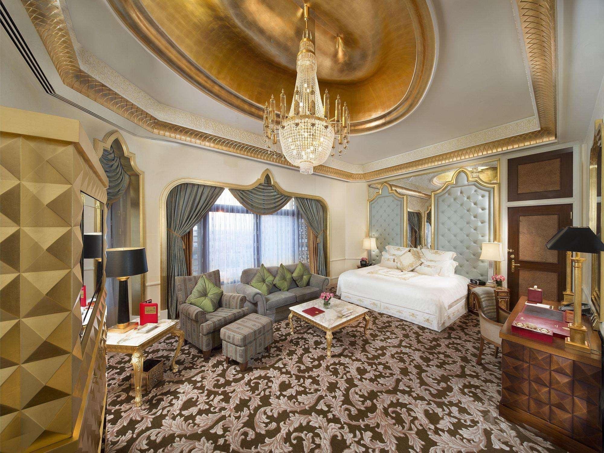 Квартира саудовская аравия. Дворец короля Саудовской Аравии интерьер. Waldorf Astoria Jeddah - Qasr al Sharq. Дворец короля Саудовской Аравии комната. Дворец короля Саудовской Аравии внутри.