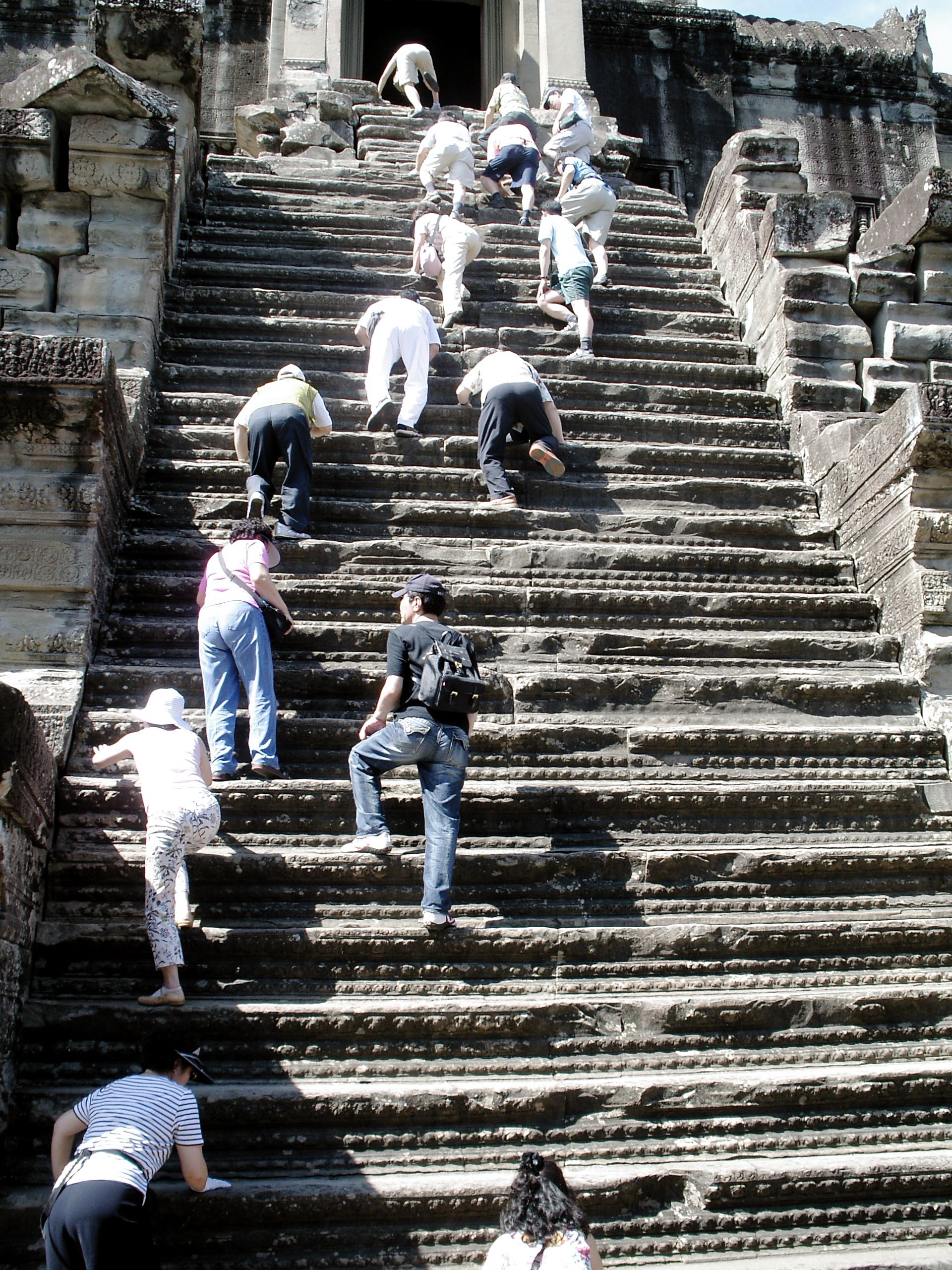 Мир ступеней. Ангкор ват лестница. Лестницы храма Ангкор-ват (Angkor wat), Камбоджа. Гигантская лестница. Ступеньки к храму.