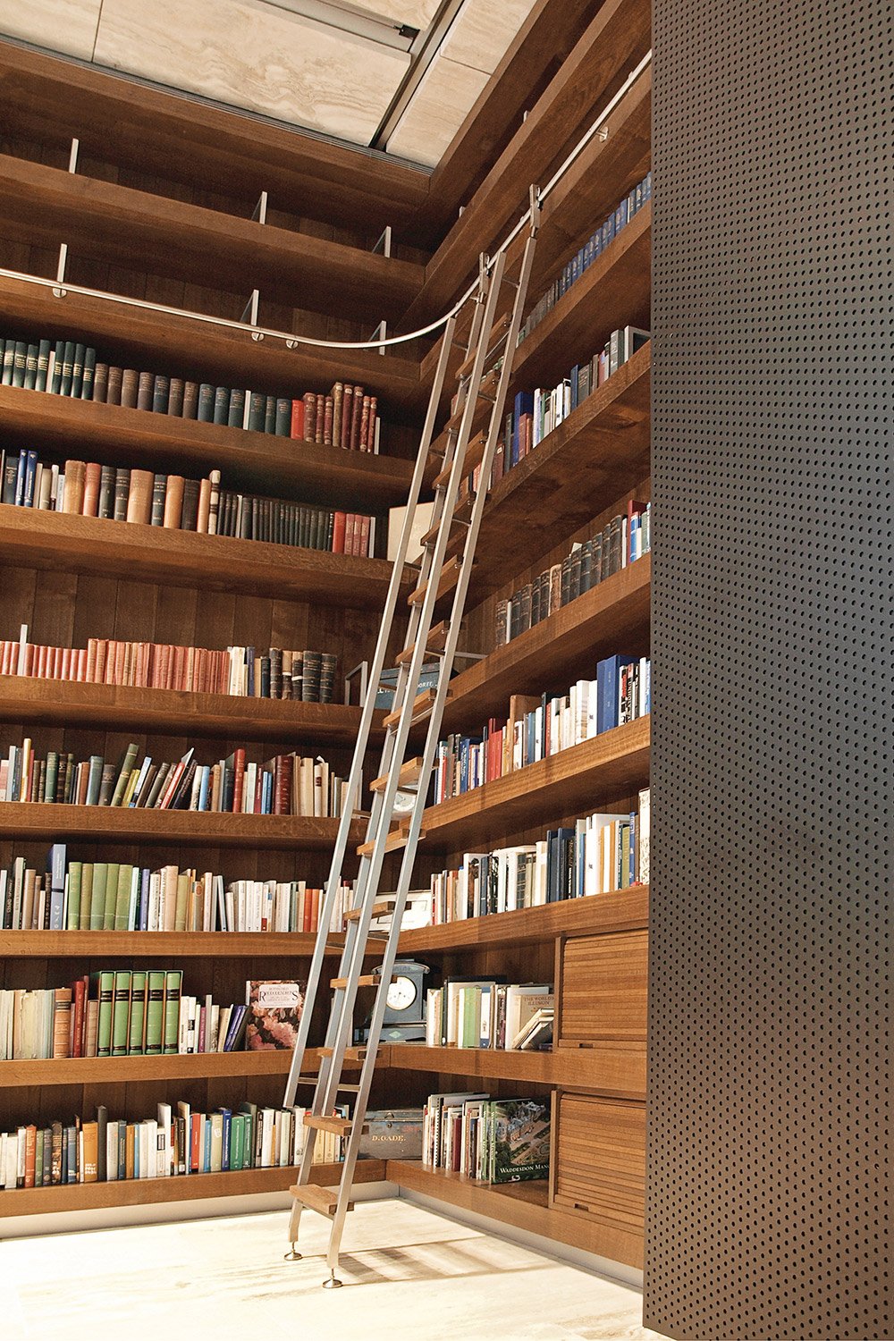 Передвижная лестница для библиотеки