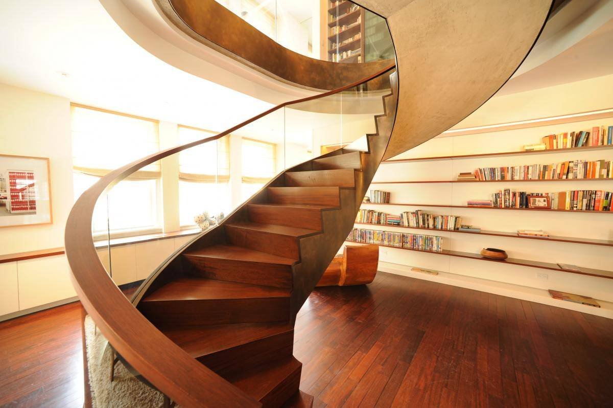 Как сделать красивые лестницы. Лестница в доме. Современная деревянная лестница. Красивые деревянные лестницы. Современные лестницы из дерева.