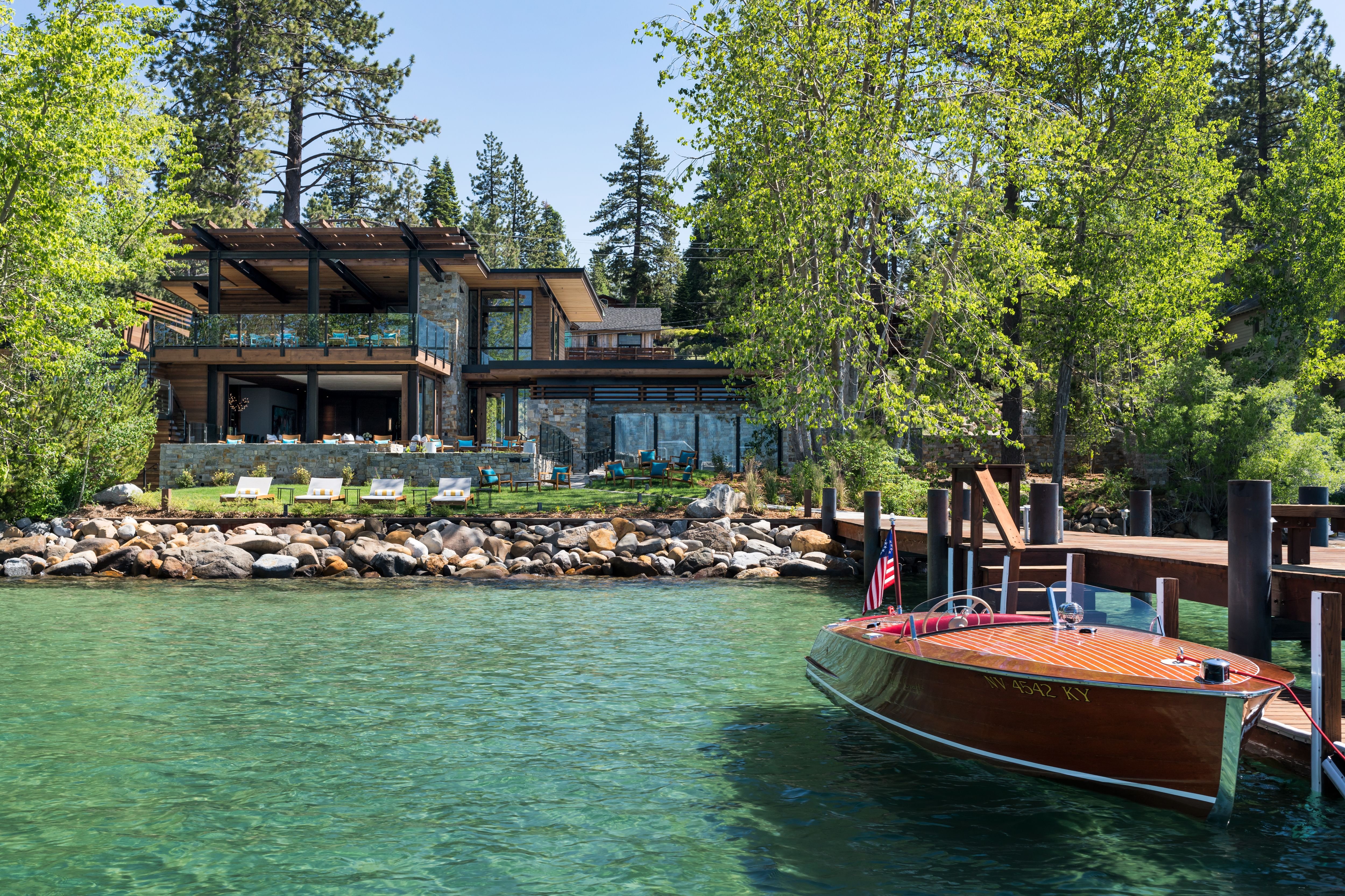 Гостевой дом в озерах. Озеро Тахо Калифорния США отели. Озеро Тахо отели. Озеро Тахо Калифорния дом у озера. Ritz-Carlton Lake Tahoe.